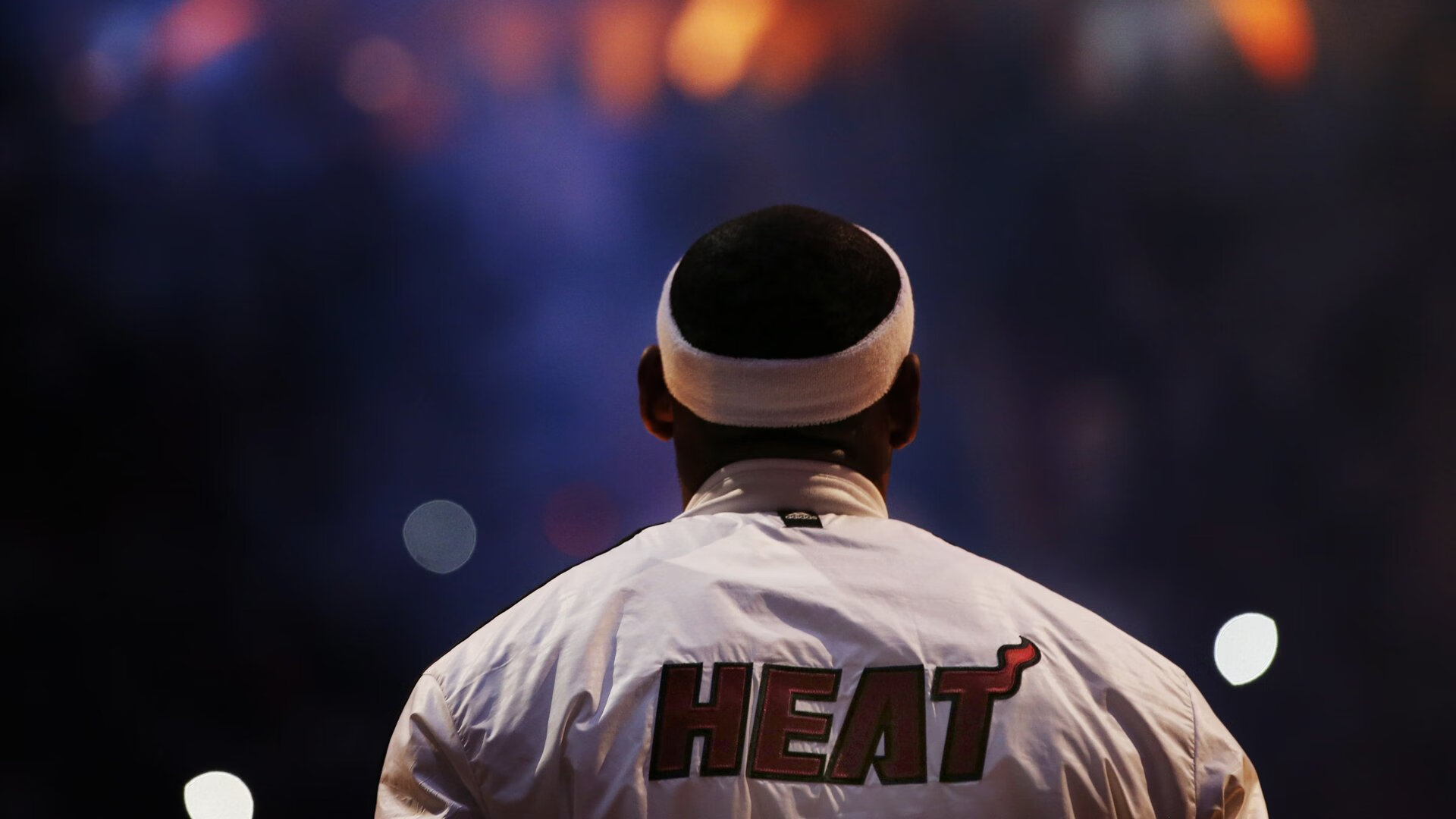 连场破门如天神下凡，梅西扛着巴萨重返欧冠争冠轨道